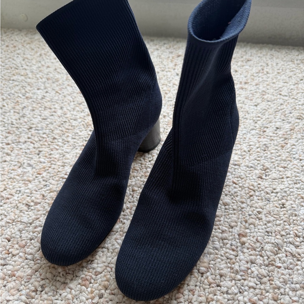 Vince Navy Ribbed Knit Sock Booties | Leather Sole | Size 6.5